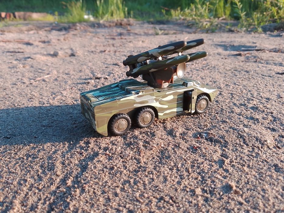 Военная игрушечная техника .