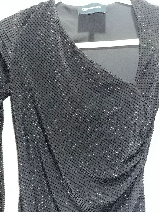 Черна, финна блестяща рокличка