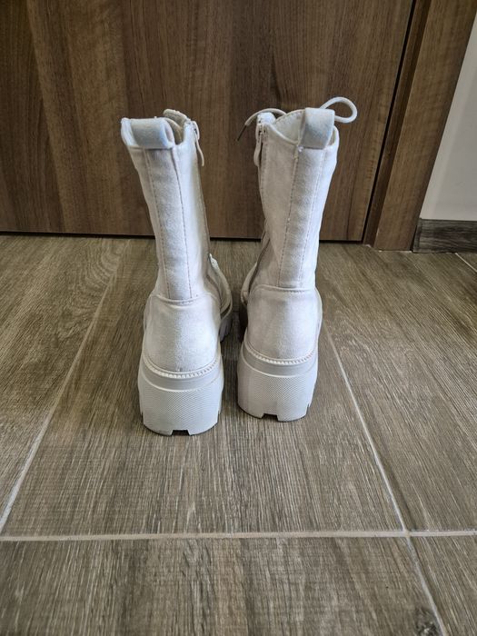 Бежови Боти велур