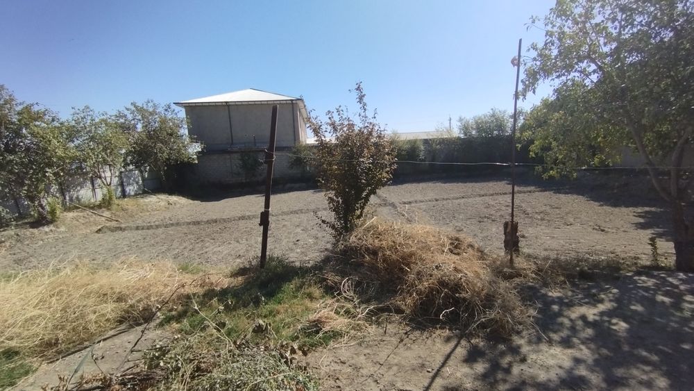 Uy sotiladi 15 sotok