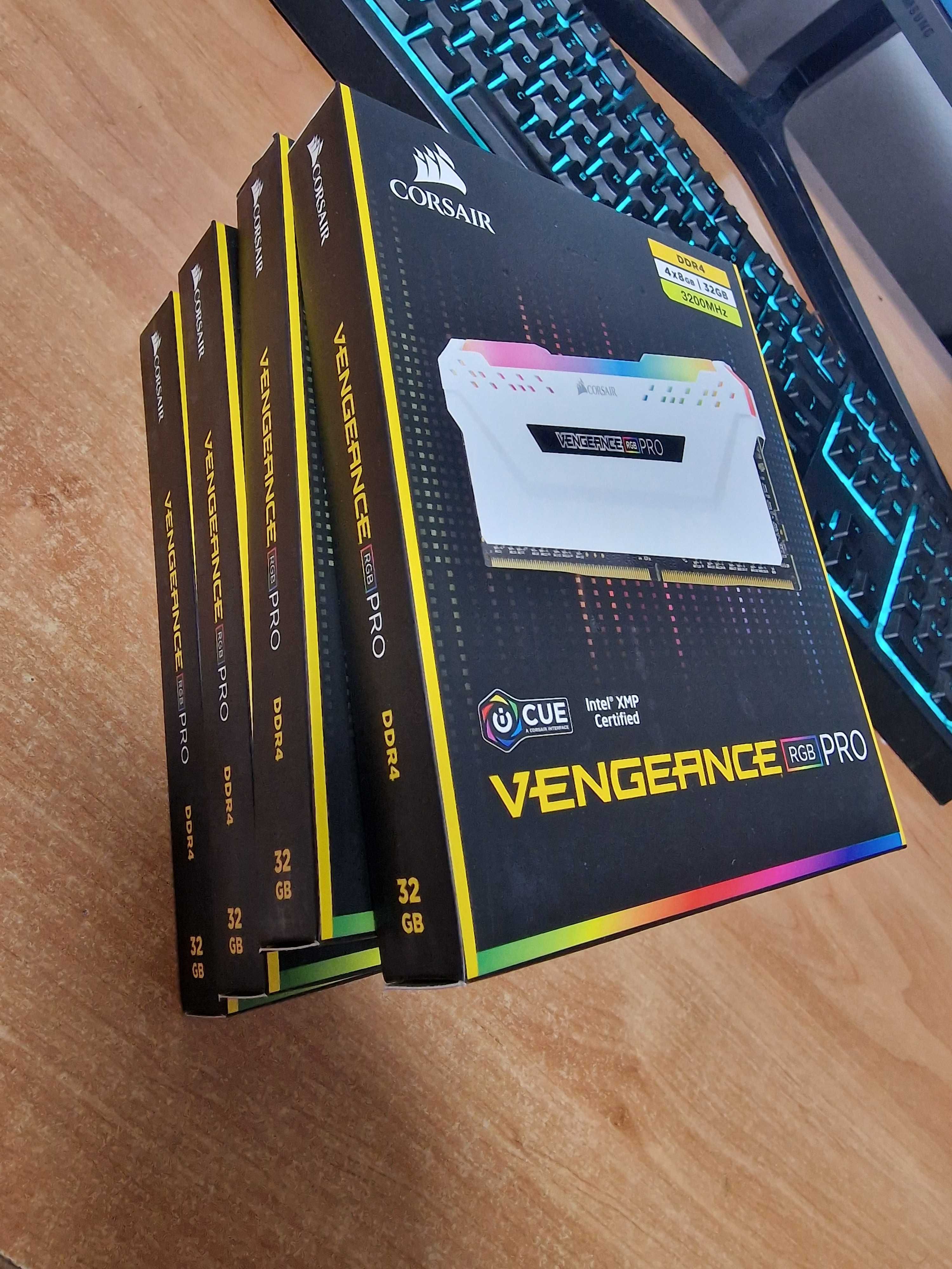 Kit 32Gb Ram (4x8) Corsair Vengeance RGB PRO (White) - NOU SIGILAT