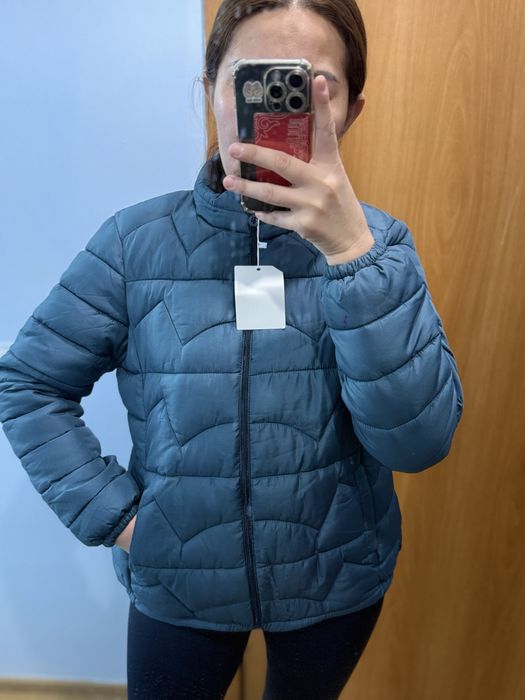 Новая куртка за 5000 тг, стеганная приталенная