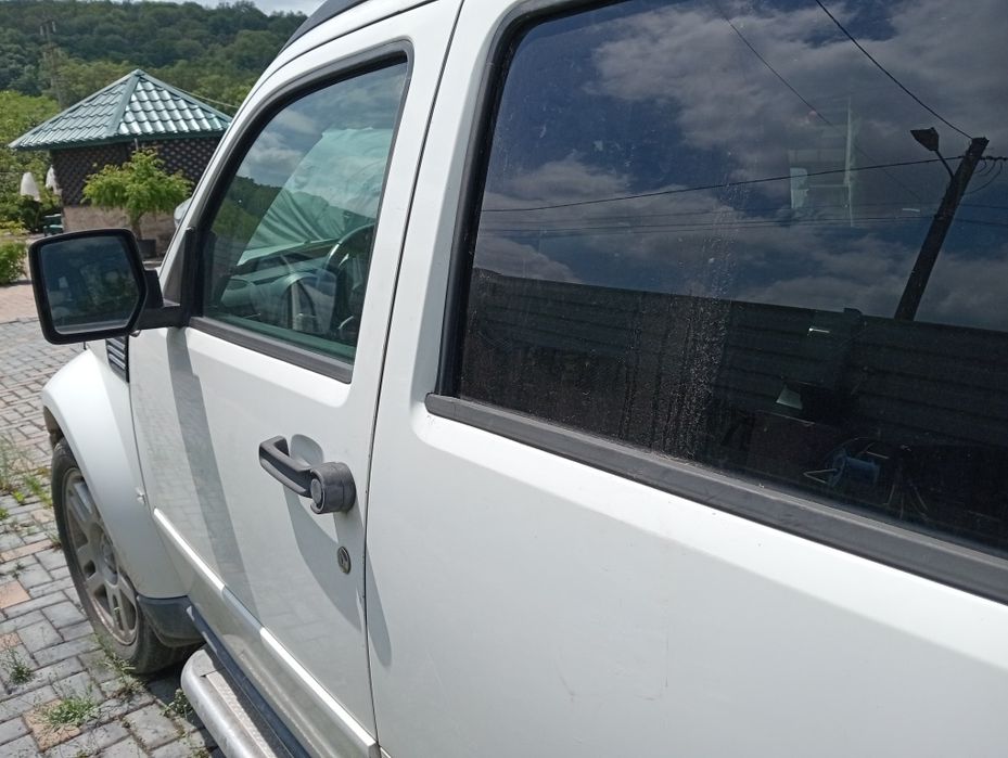 PF vând Dodge Nitro  2008