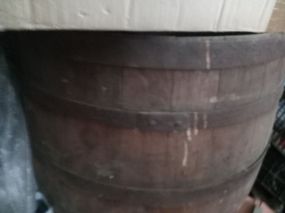 Vând Butoi din lemn 300kg Nou