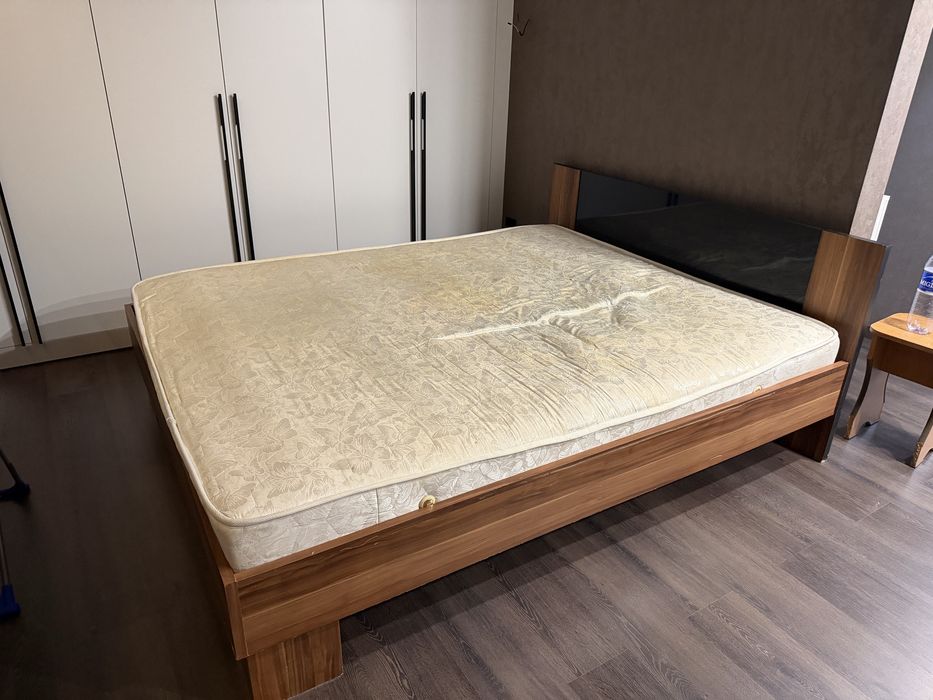 Кровать с матрасом б/у