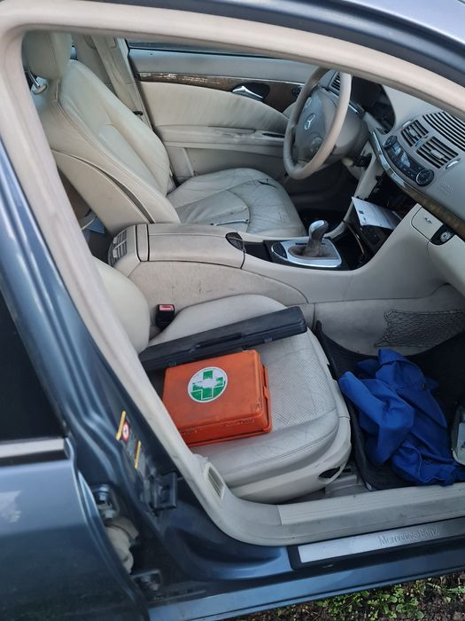 Dezmembrez mercedes E 270 w211