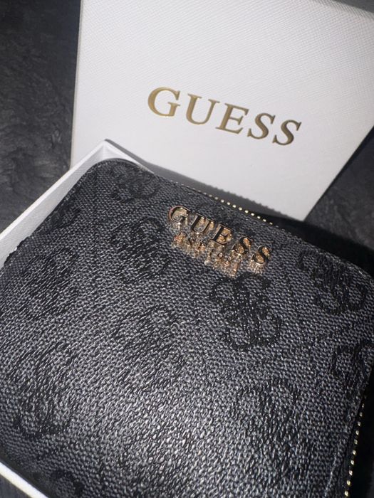 Дамско портмоне Guess