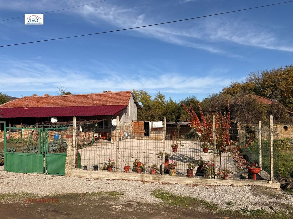 Къща в Габрово, област-с.Ряховците площ 80 цена 35000