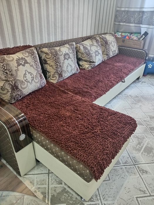 Диван б/у в нормальном состоянии