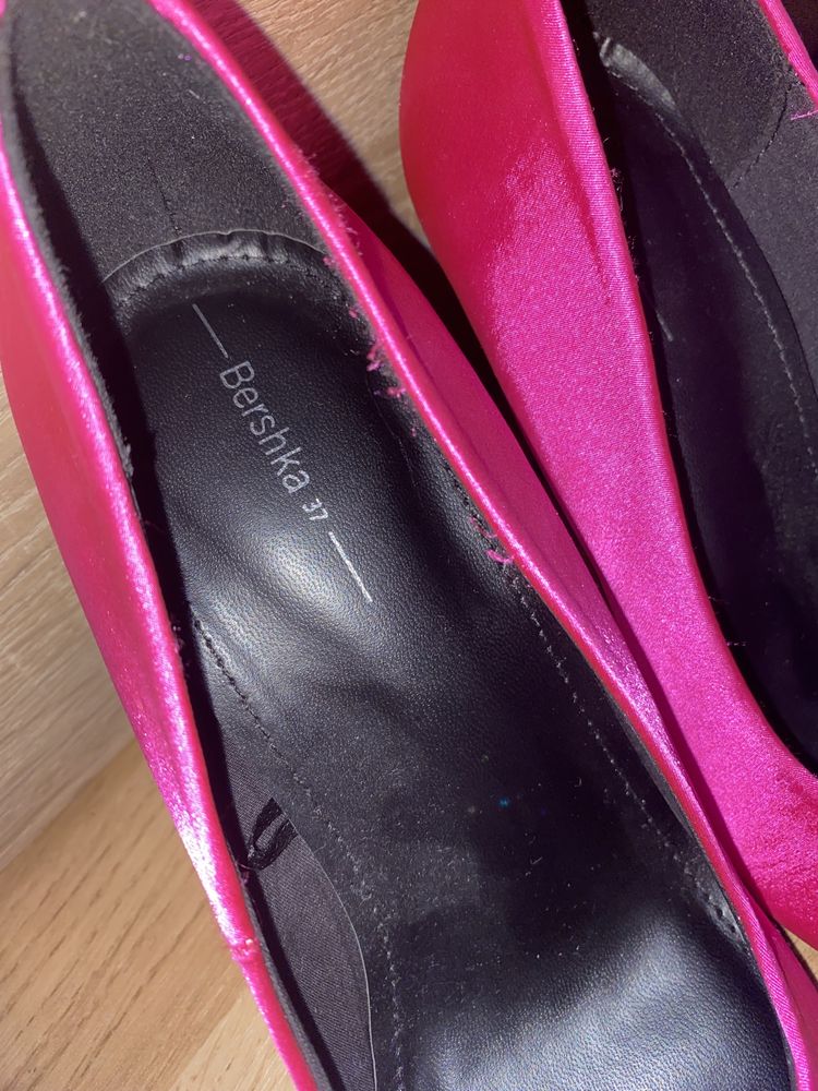 Pantofi roz Bershka