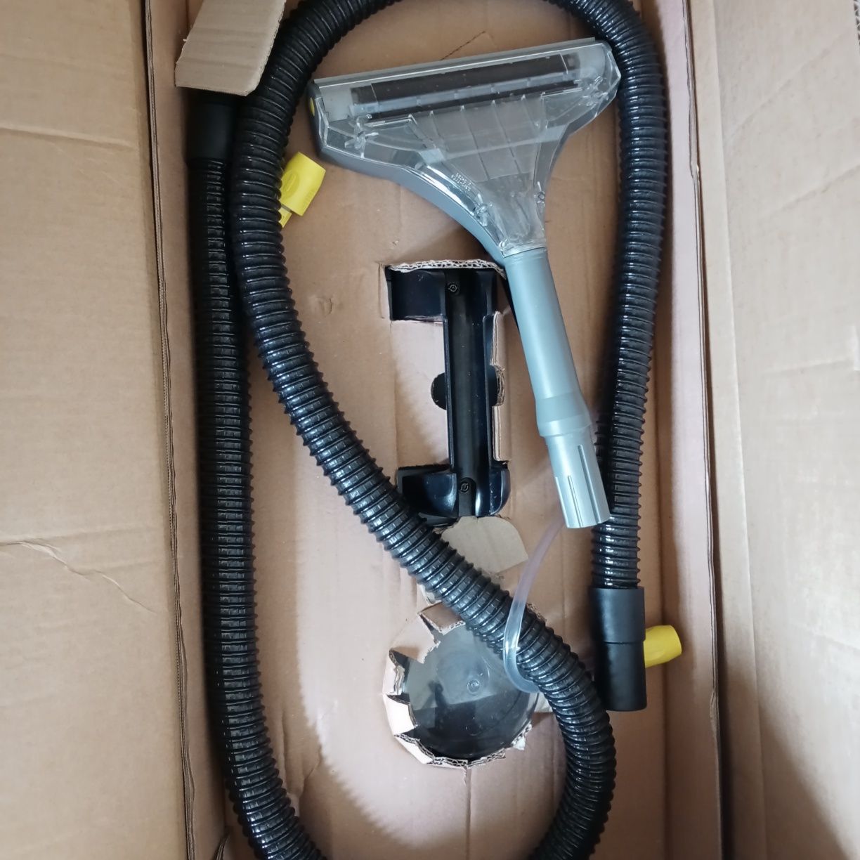Профессиональный моющий пылесос Karcher