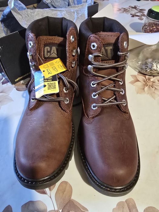 Caterpillar-мъжки боти №41