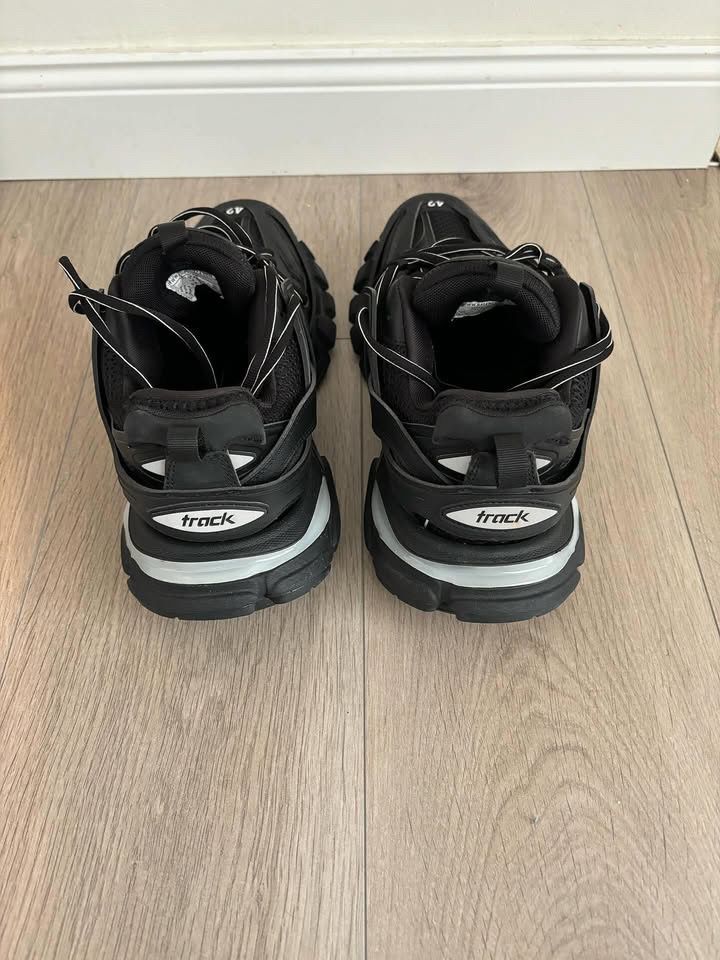 Balenciaga track