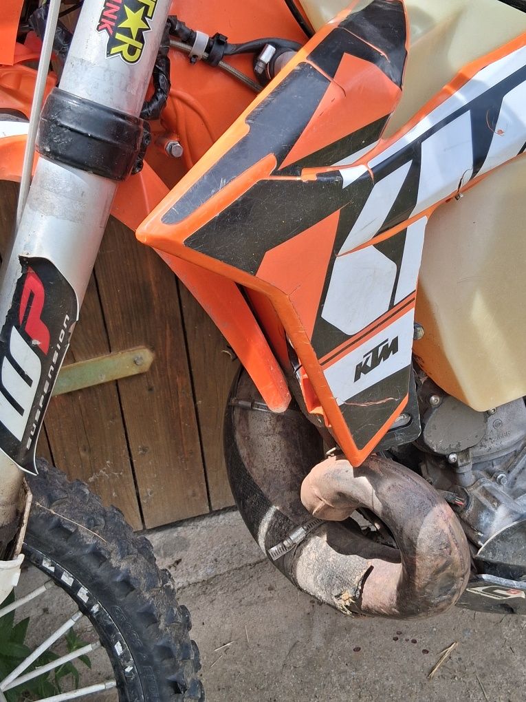 Vând KTM 300 EXC ,2 timpi ,într-o stare foarte bună!