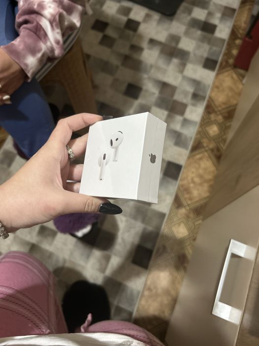 AirPods 4 noise cancelling/ANC