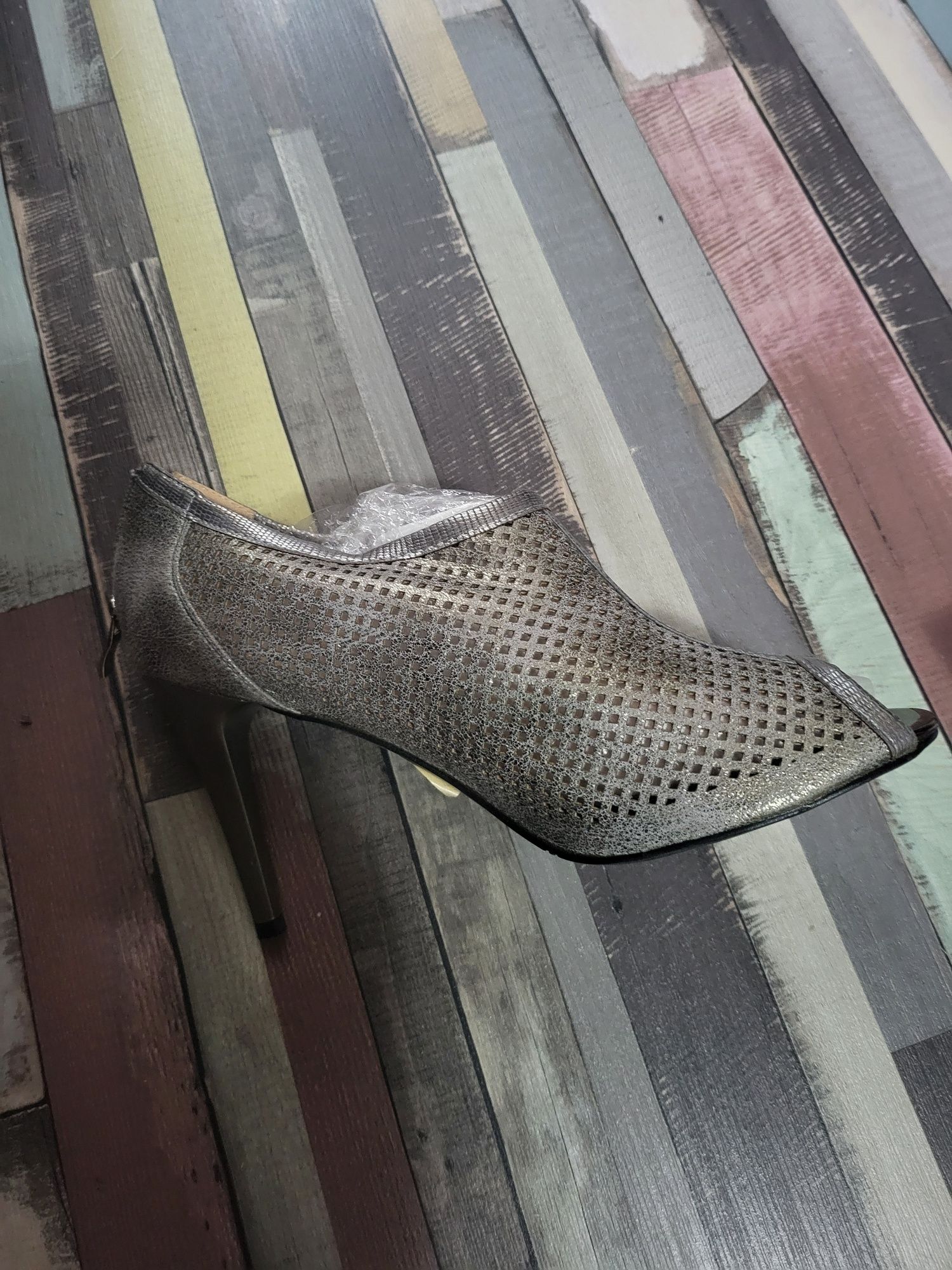 Botine argintii cu toc