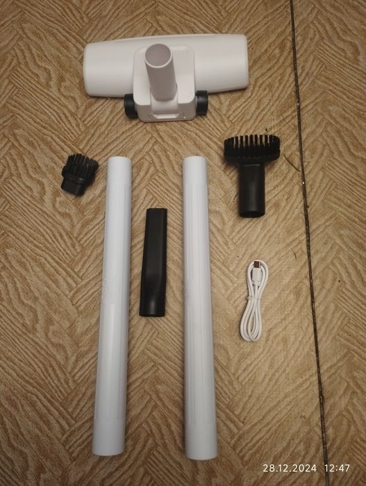 Aspirator vertical  cu acumulatori sigilat