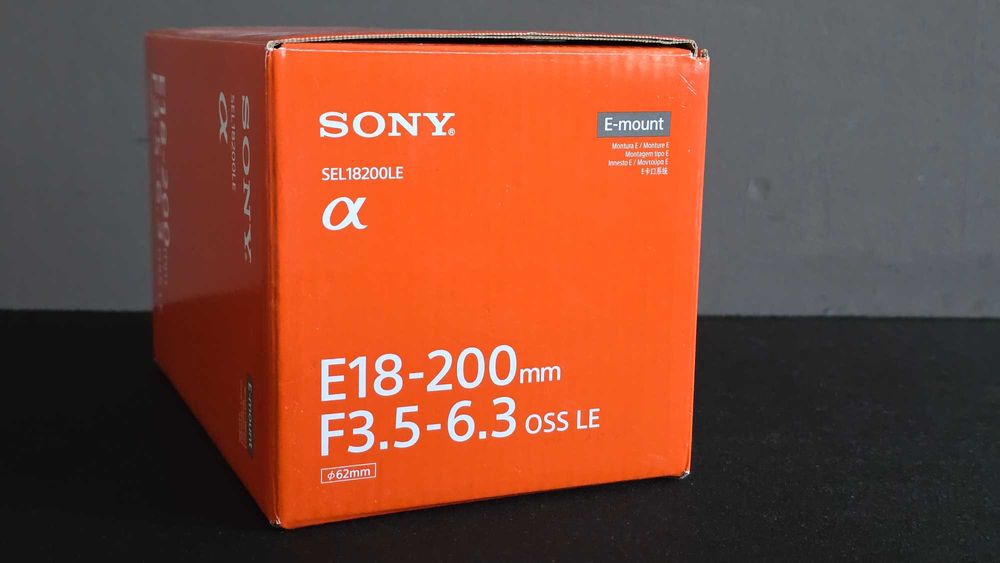 Sony 18-200mm f/3.5-6.3