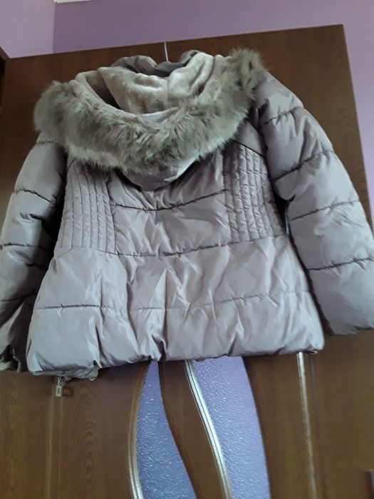 Vând Geacă Damă cu Glugă si Blăniță Mărimea L