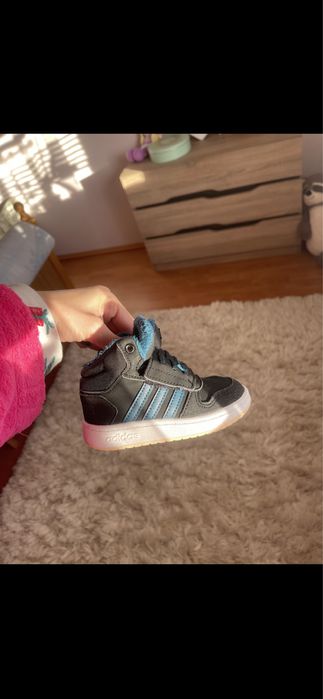 Ghete Adidas nr 23