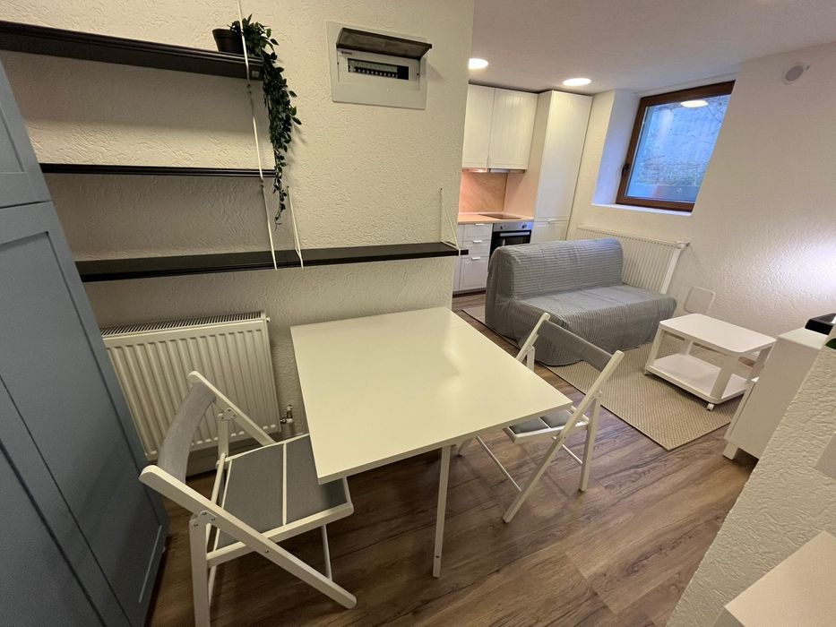 PF inchiriez garsoniera NOUA in Parc Sub Arini