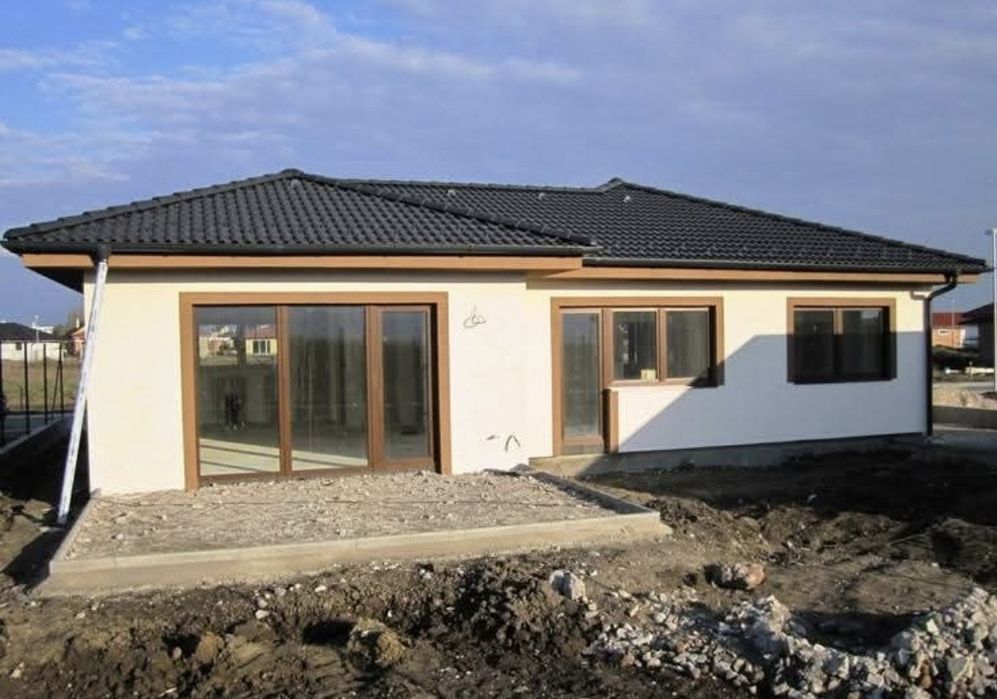 Vand casa de locuit pe structura metalica