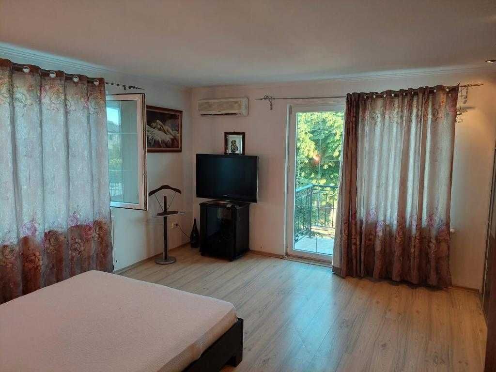 Cazare  " Casa Doros "  Apartament sau Studio curte privata Eforie Sud