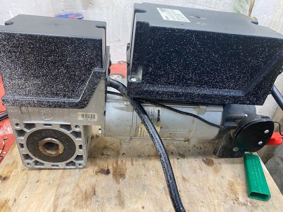 Электрический привод для складывающихся ворот Elektromaten