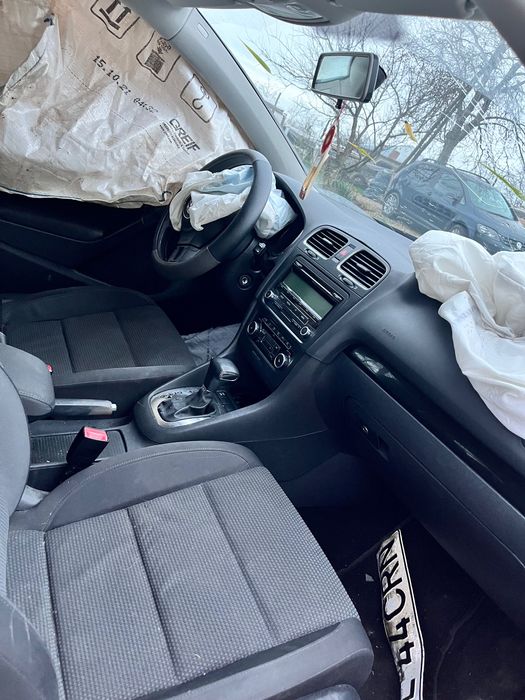 Vând mașina avariată