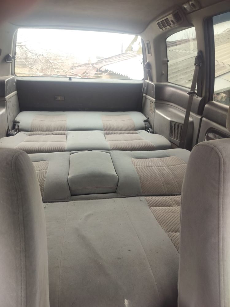Продам Mazda MPV