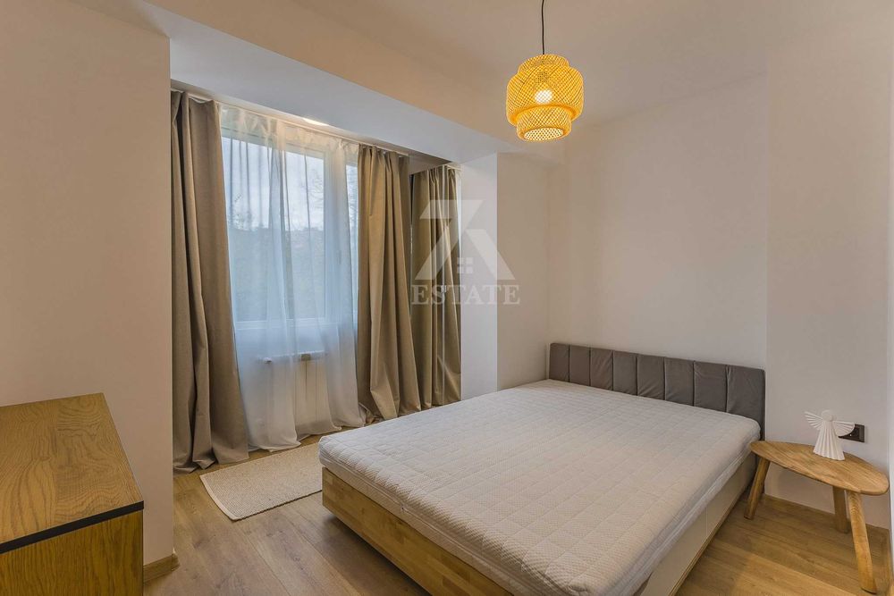 Продава се луксозен, 2- стаен апартамент в ж. кв. Младост 1