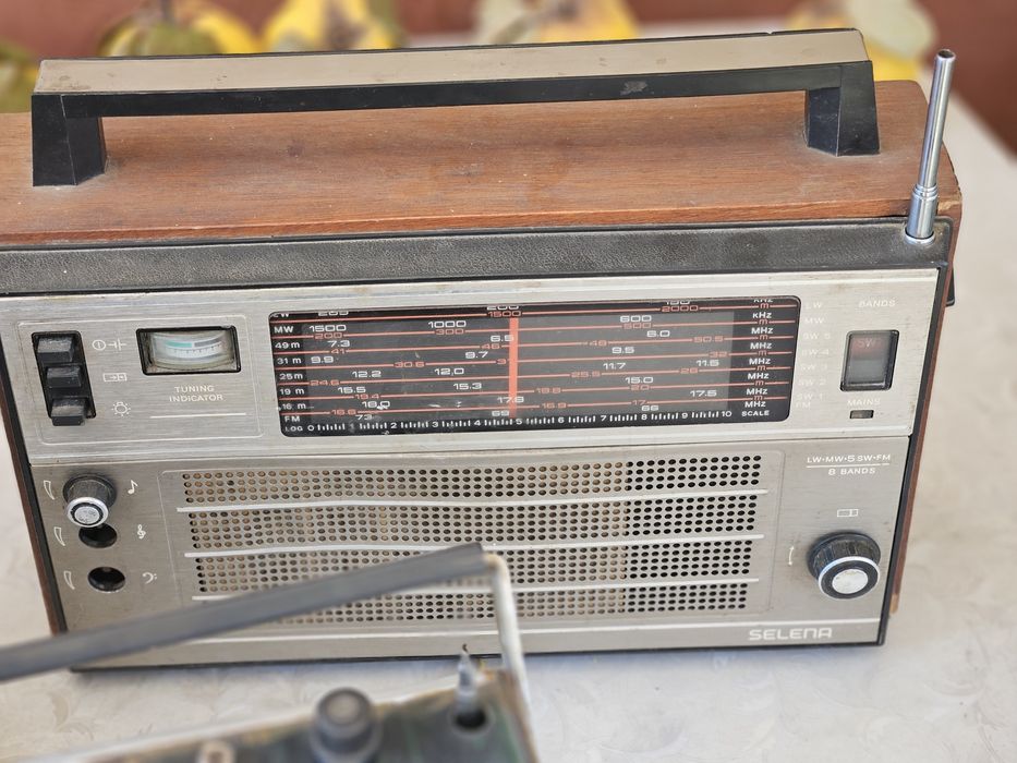 Radio vechi,  piese.