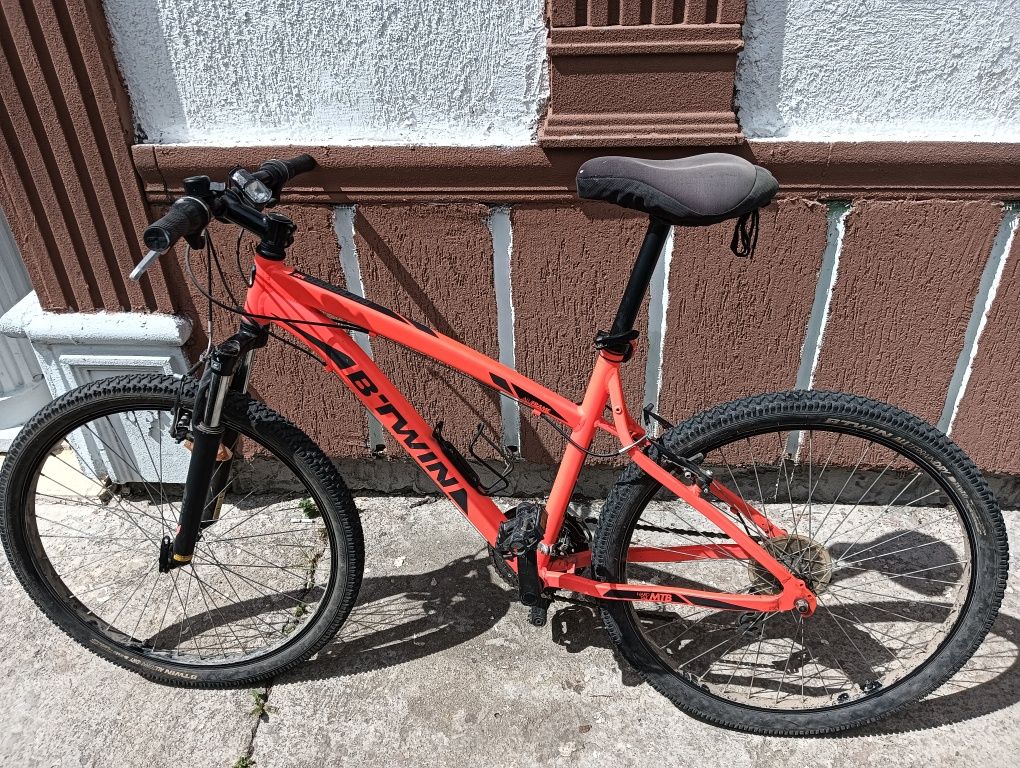 Vând bicicleta E BT-WIN preț 800 Ron nefolosita ținută la dospit ..