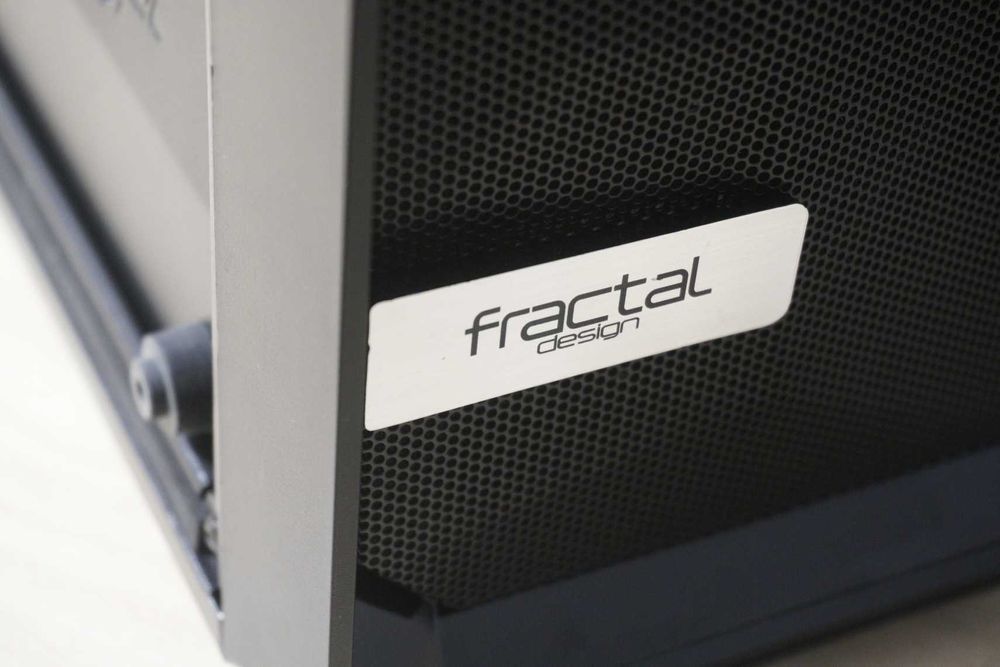 Компютърна кутия Fractal Design Meshify / Вкл ДДС