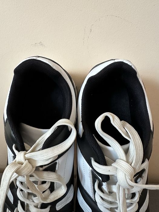 Маратонки с ролкови кънки