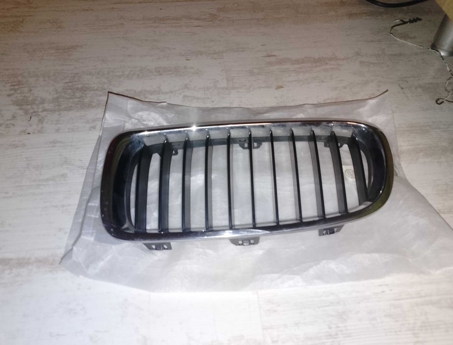 Grila stanga BMW E30/31/34 originala
