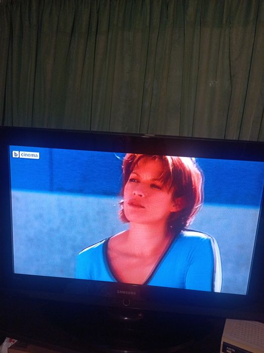 Телевизор Самсунг 37 инча LCD