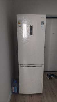 Продам холодильник LG с гарантией 10 лет