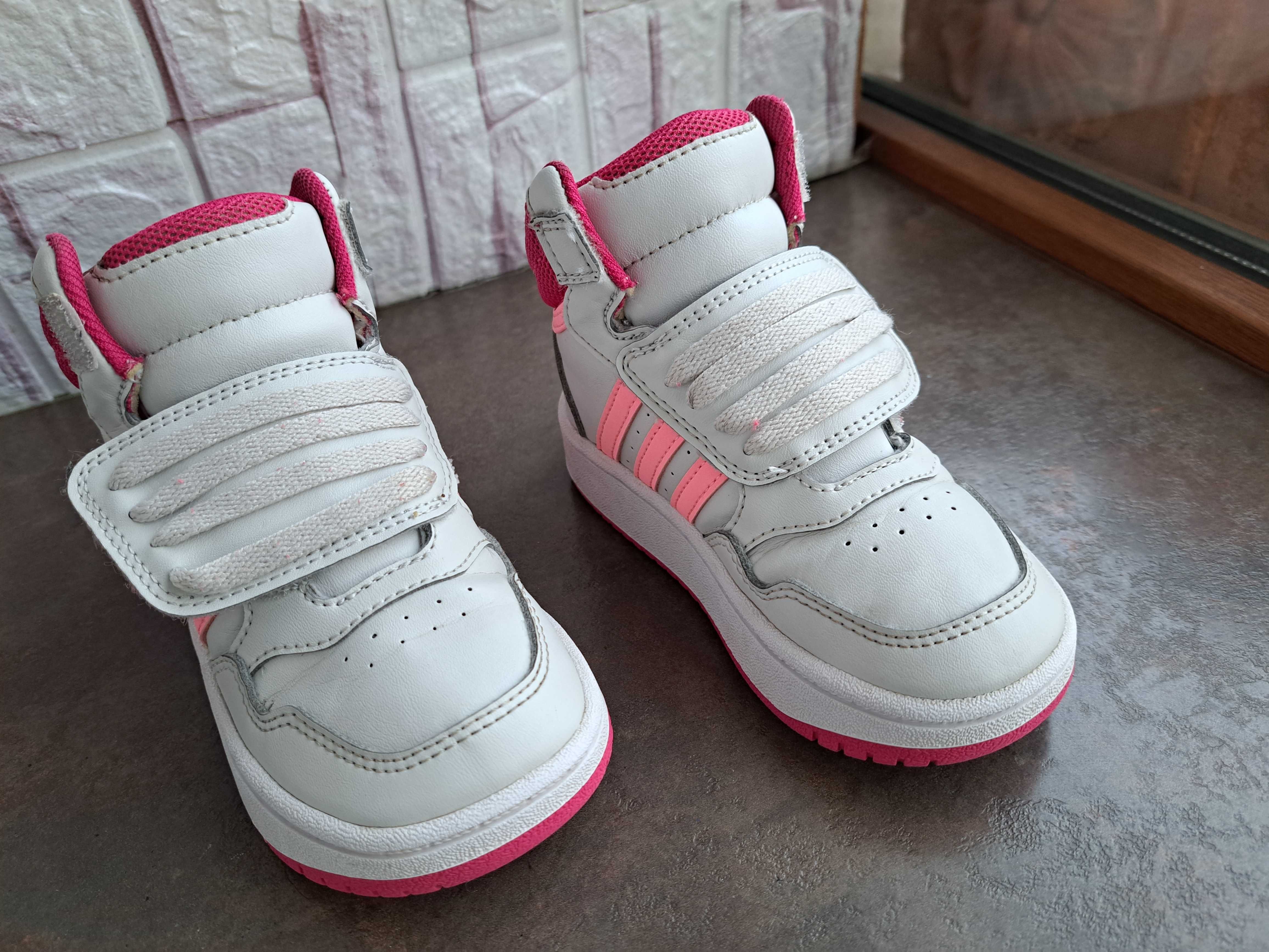 детски маратонки за момиче,кецове,спортни обувки,Adidas,номер25,адидас