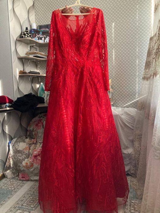 Пролается Платье вечернее