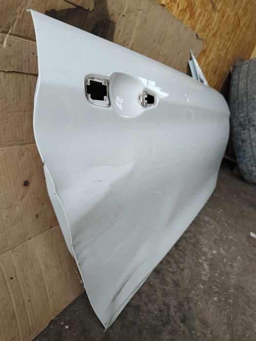 Врата за БМВ Ф 32/33 повредена