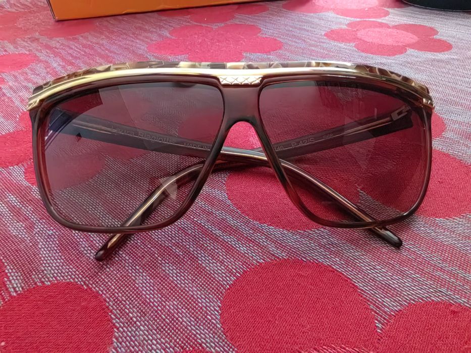 Оригинални чисто нови слънчеви очила на Laura Biagiotti