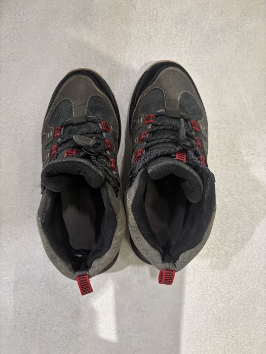 Отдам за 1500 тенге мальчику ботинки в хорошем  демисезон Northland