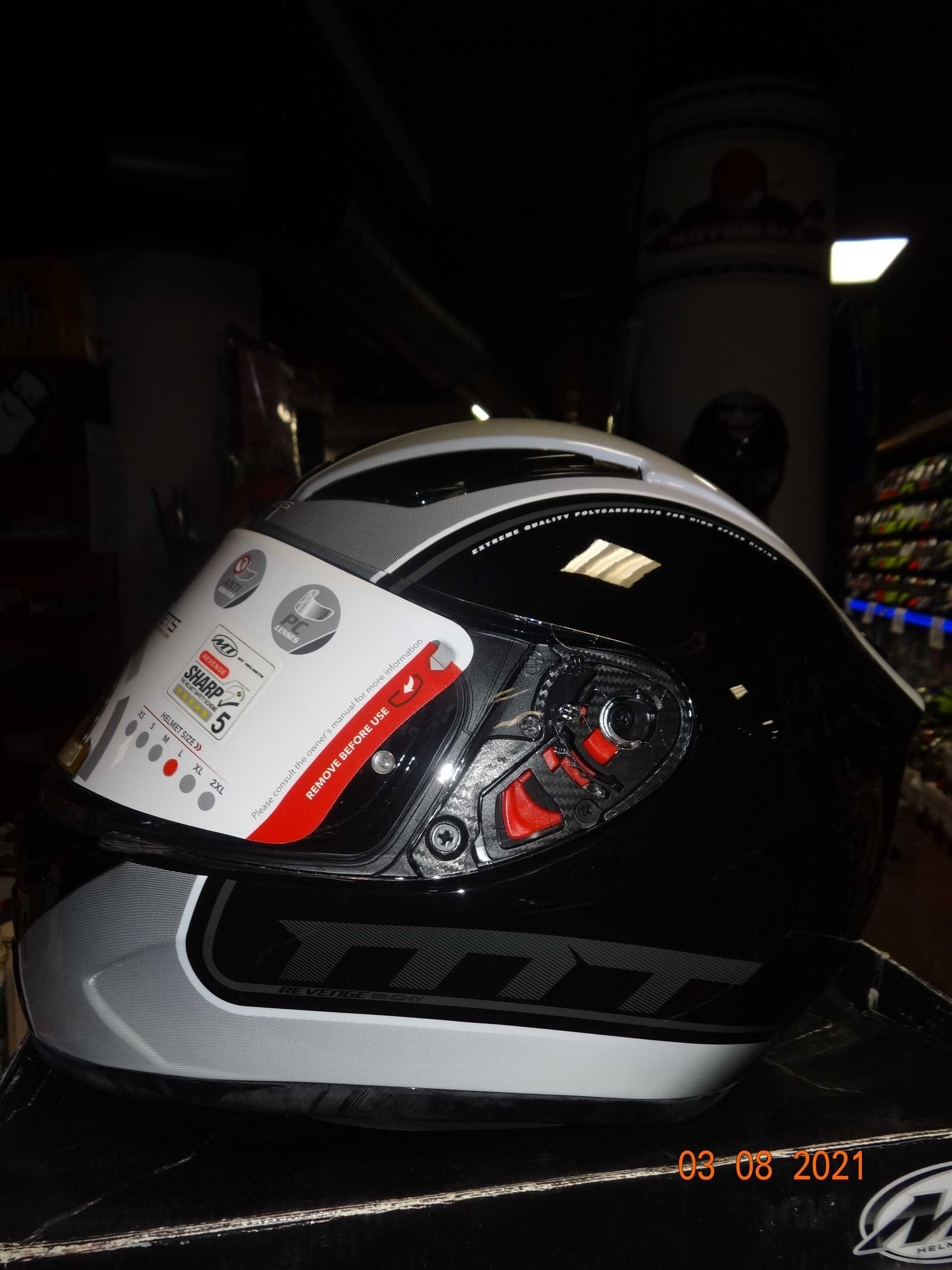 каска MT Helmets каска Revenge различни разцветки пистова мото каска