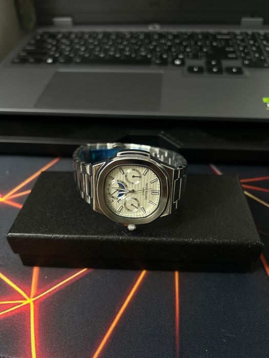 Patek Philippe Стильные мужские часы с металлическим браслетом (новые)