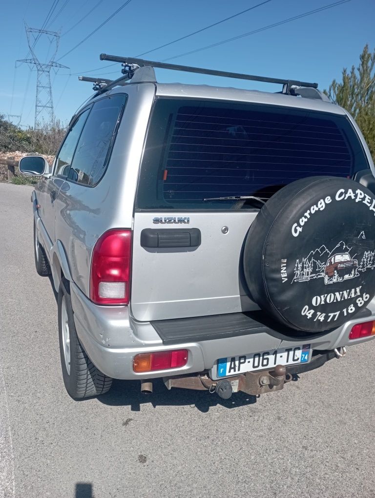 Vând  Suzuki Grand Vitara 1.6 16V