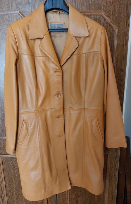 Jachetă damă din piele naturală.