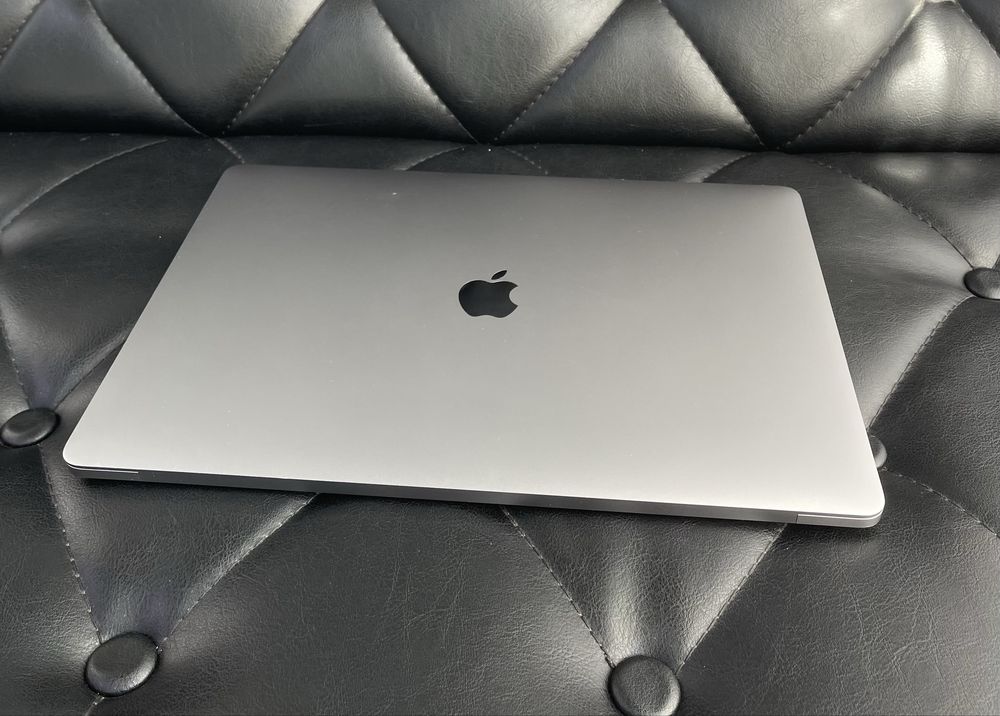 Apple MacBook Pro 2017 в хорошем состояние