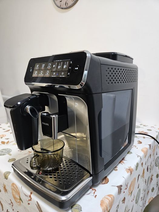 Espressor automat Philips Seria 3200 LatteGo negru-argintiu