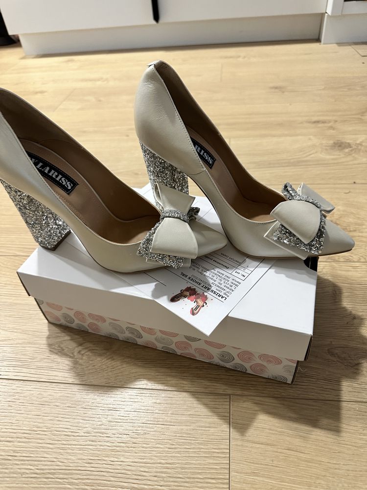 Pantofi cu toc din piele 39